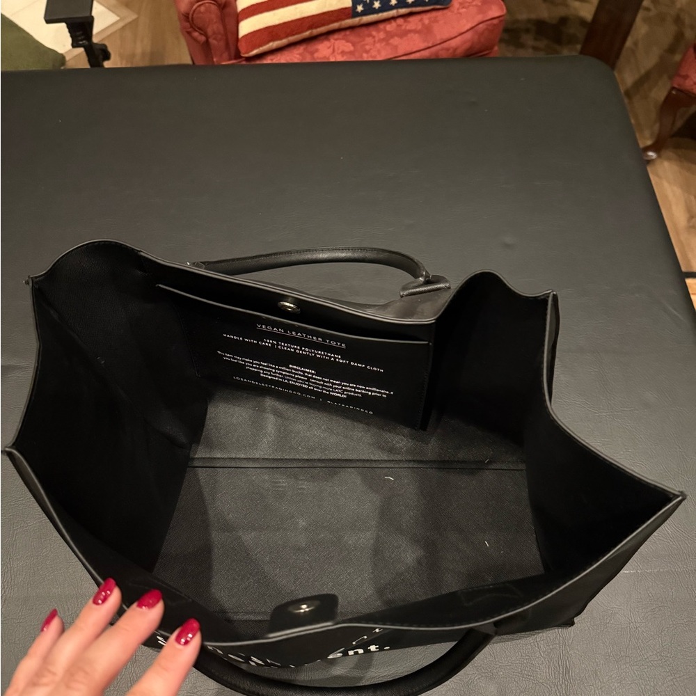 Chic Black Tote Bag with Designer Text - Picture 5 of 6